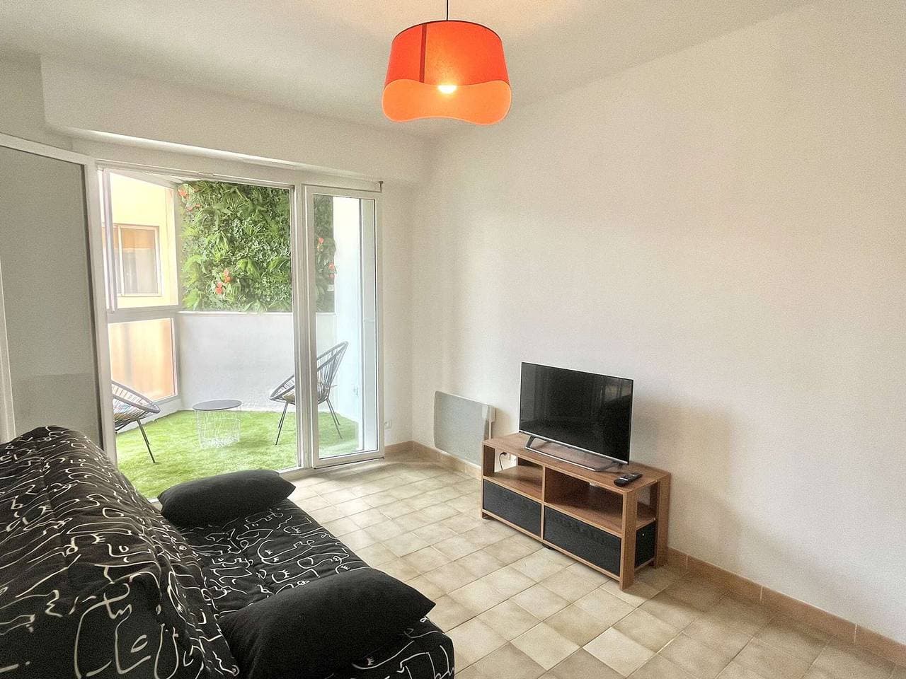 Foto 2 von 10: Gemütliches Studio mit Veranda, 10 Min vom Flughafen entfernt