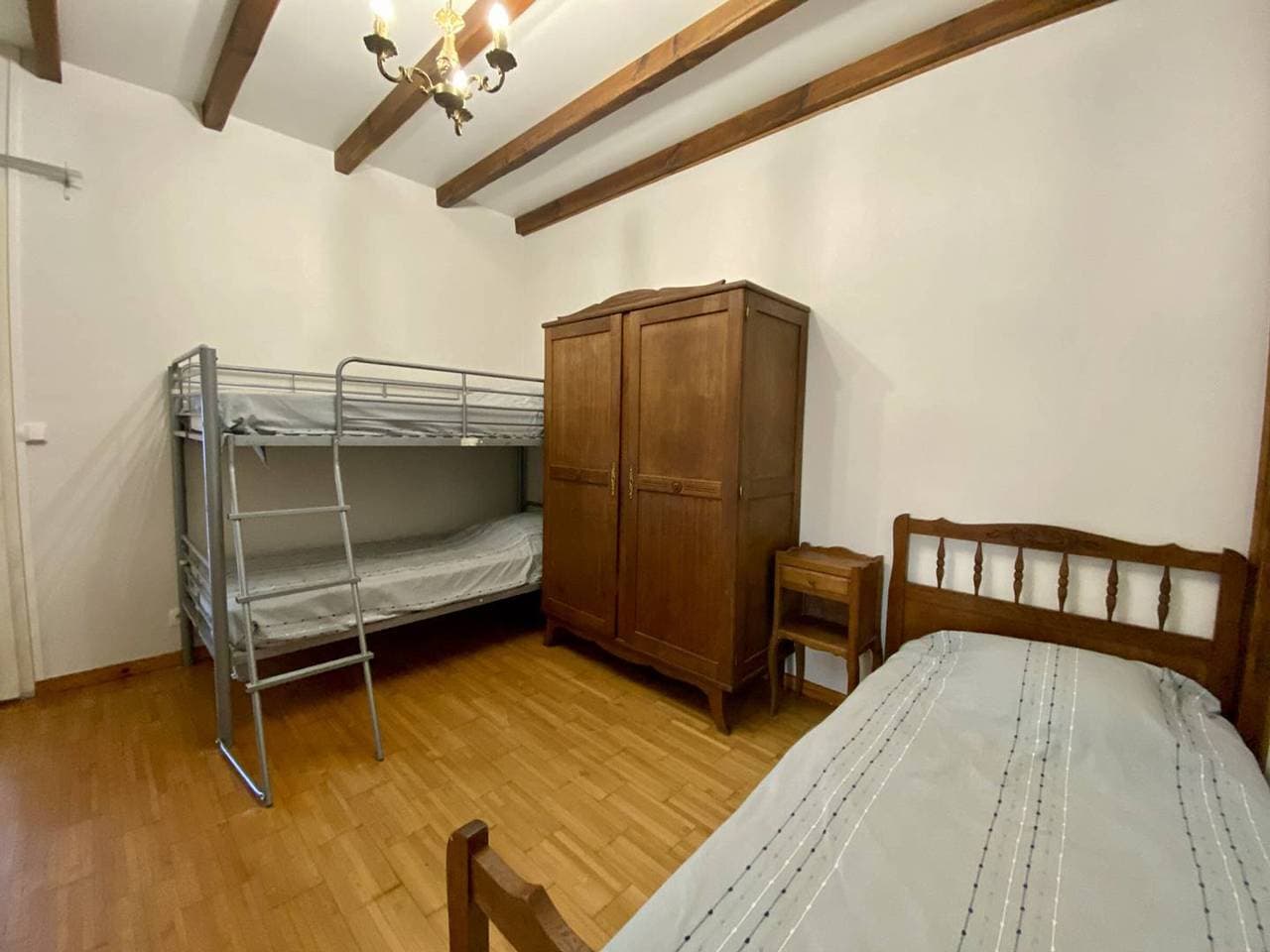 Foto 12 von 18: Baskisches Haus in Espelette, 3 Zimmer, 5+2 Pers, Haustiere erlaubt, Internet