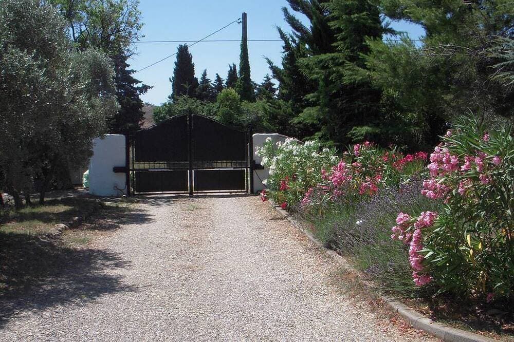 Foto 8 von 22: Ferienwohnung auf parkähnlichem Privatanwesen mit Pool bei Arles in der Provence
