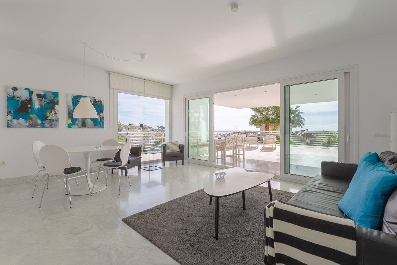 Foto 3 von 25: Schöne Ferienwohnung mit Sonnenterrasse, Pool und Meerblick