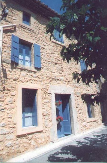 Foto 2 von 5: Two-Bedroom House