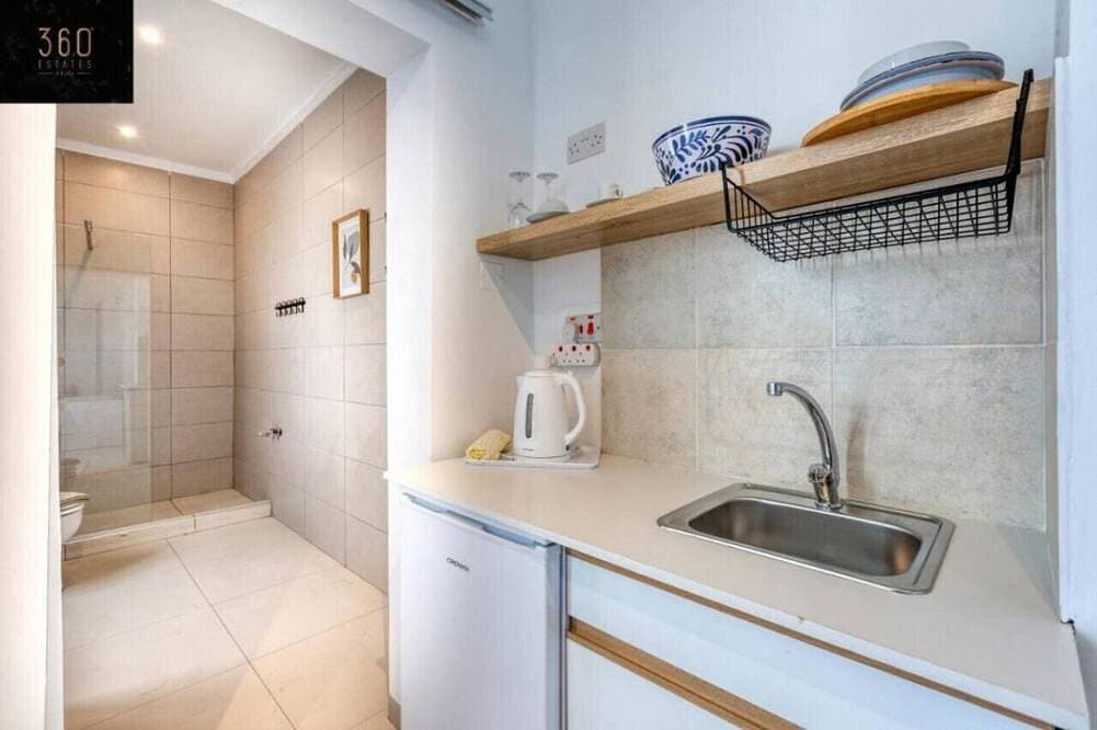 Foto 6 von 16: Studio Haven in Vibrant Sliema Neighborhood