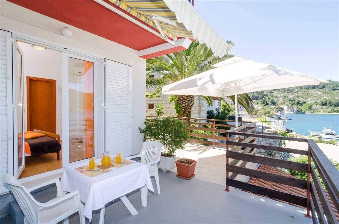 Foto 3 von 20: Maestral Studio mit Terrasse und Meerblick