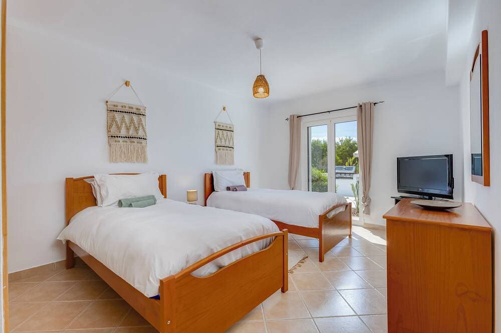 Foto 5 von 30: Rustic Chic Villa with solar heated Pool five minutes from the beach!