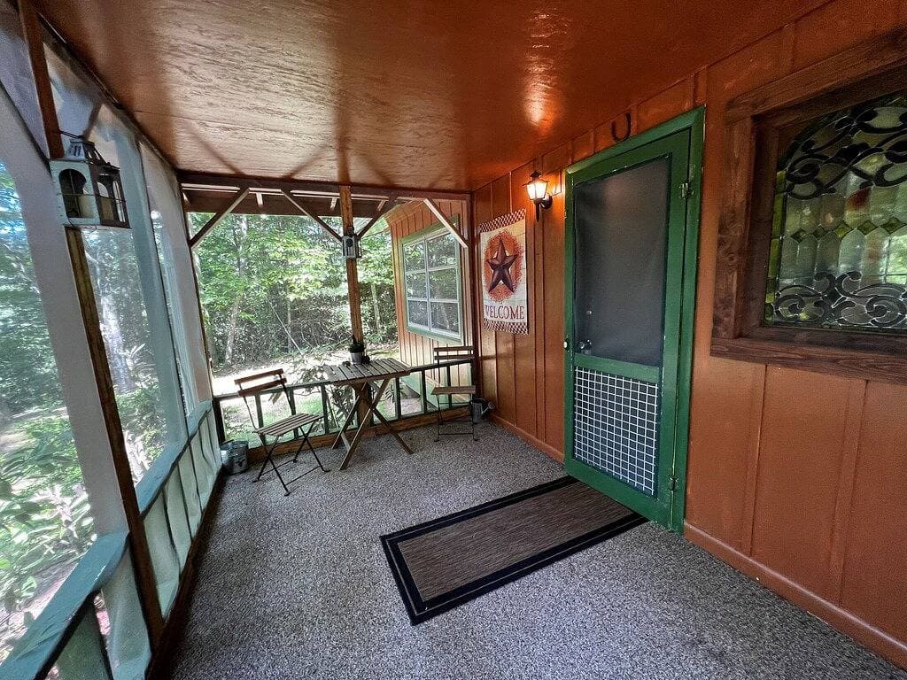 Foto 8 von 15: Cardinal's Landing – Überdachte Veranda – Haustierfreundlich – Privat