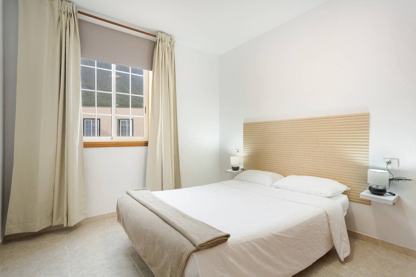 Foto 13 von 25: Ferienwohnung 'Tenohomes Warm and Comfortable' mit privater Terrasse, WLAN und Klimaanlage
