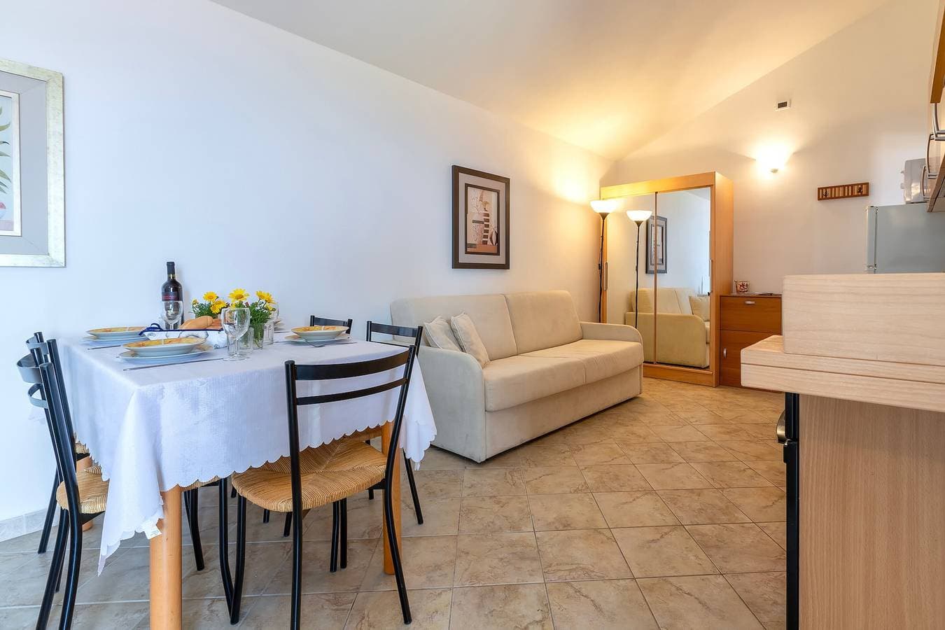 Foto 5 von 24: Ferienwohnung 'Le Residenze Di Anna' mit Meerblick, Gemeinschaftspool und Klimaanlage