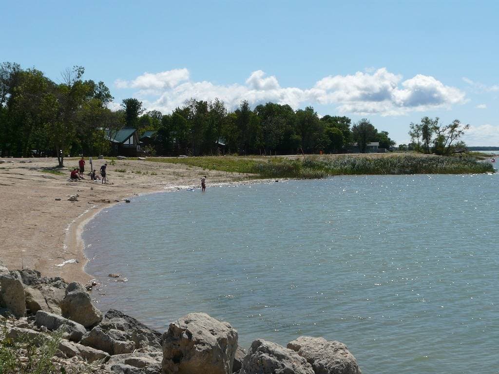 Lake Manitoba Narrows  - Lovely Lakefront Cottage 1