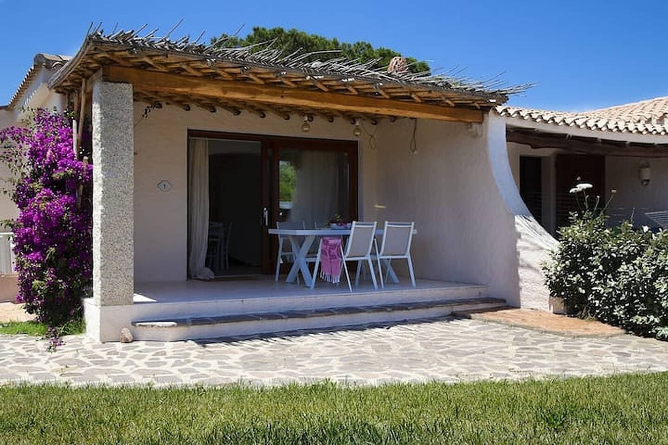 Foto 8 von 10: Ferienhaus "Casa giardino e spiaggia a piedi" in Strandnähe mit Garten & Terrasse