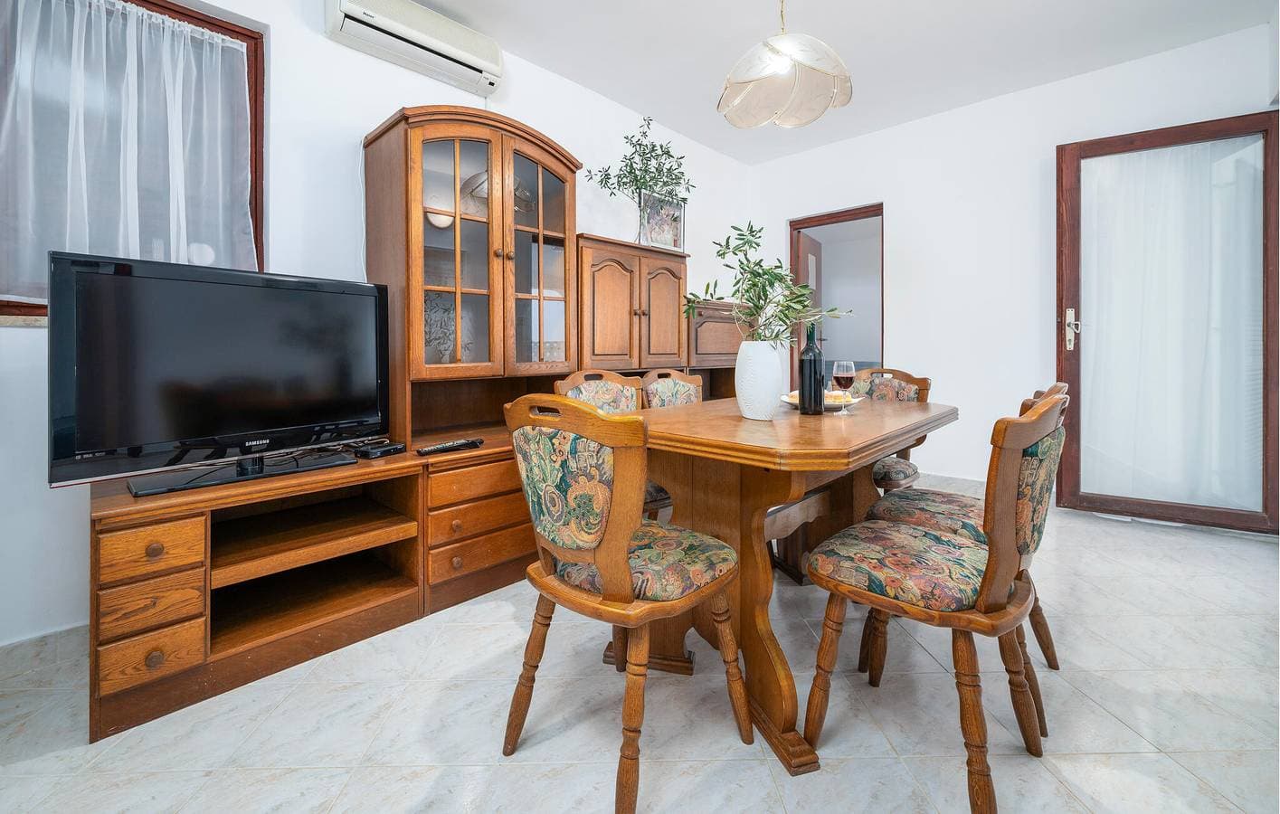 Foto 3 von 23: Gemütliche 2-Zimmer-Wohnung mit Terrasse, WLAN und Zugang zum Strand