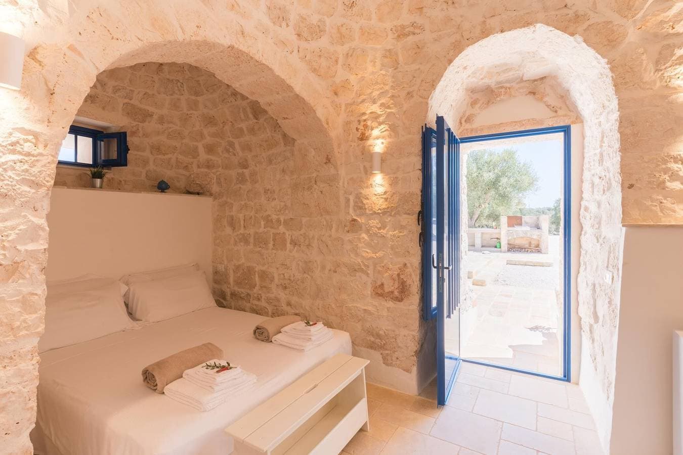 Foto 13 von 33: Trulli Scacciapensieri mit privatem Pool in der apulischen Landschaft