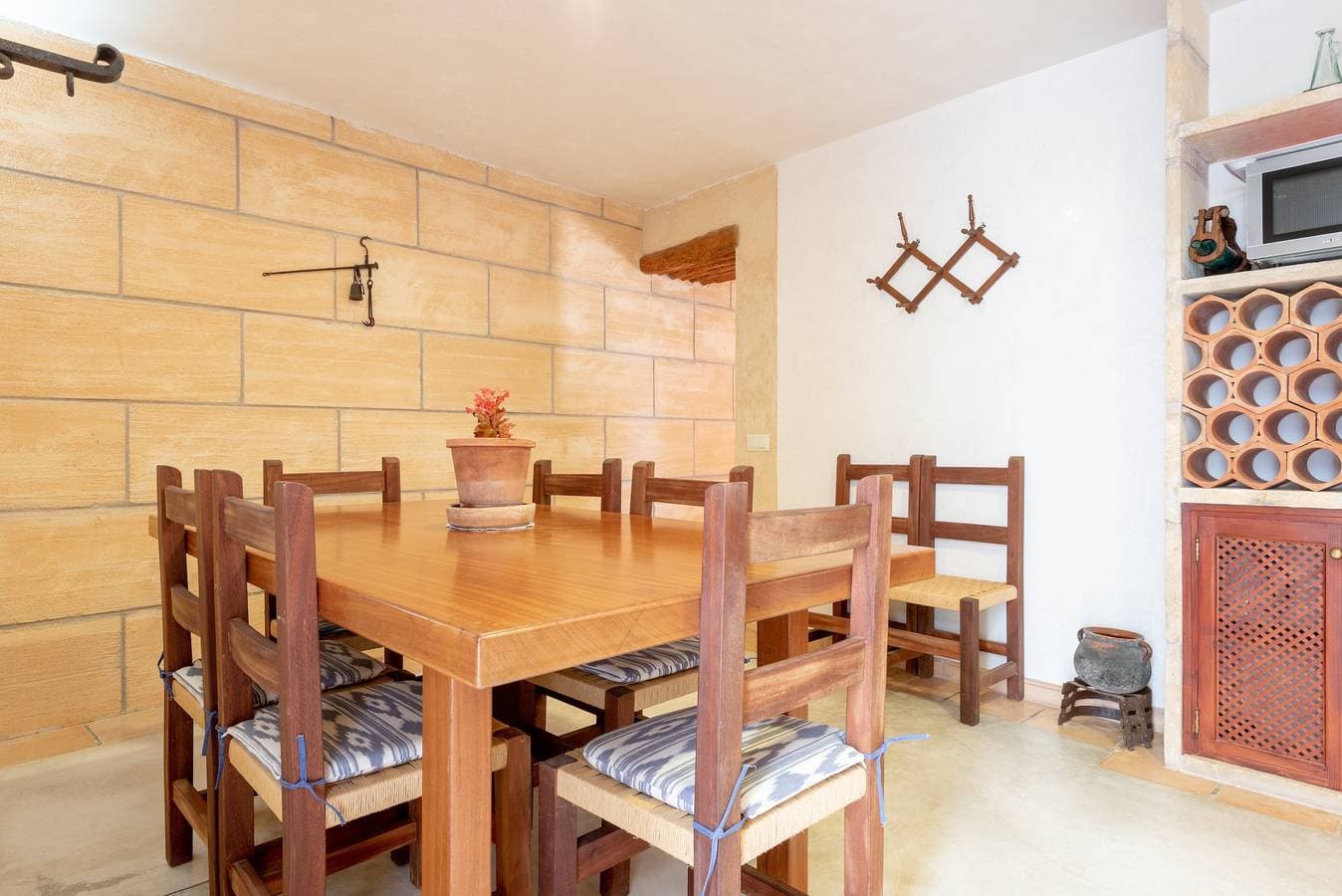 Foto 7 von 25: Ferienhaus "Ses Eres" im Nordosten von Mallorca mit Bergblick und Pool