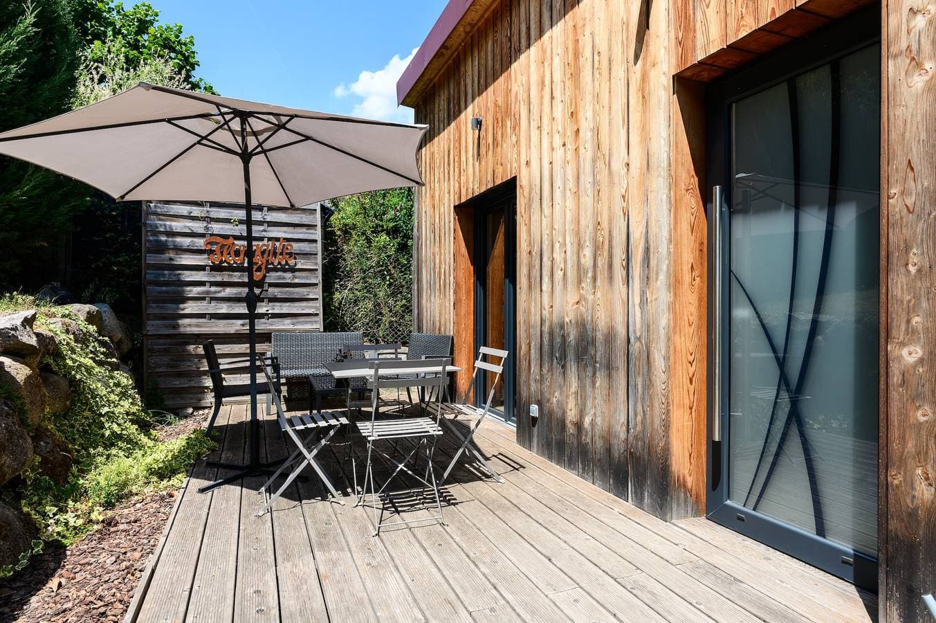 Foto 8 von 26: Ferienhaus „Flora Gîte“ mit privater Terrasse, Garten und WLAN