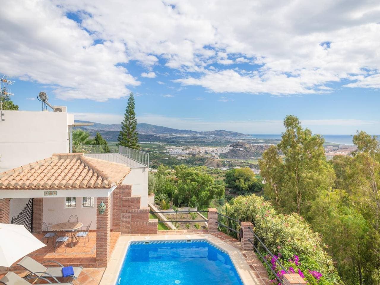 Foto 3 von 29: Andalusische Villa mit privatem Pool und Meerblick
