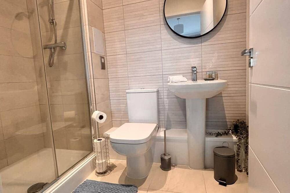 Foto 7 von 24: Staines ·Parking · 2 Bed · 2 Bath · Sleeps 5 · Lhr