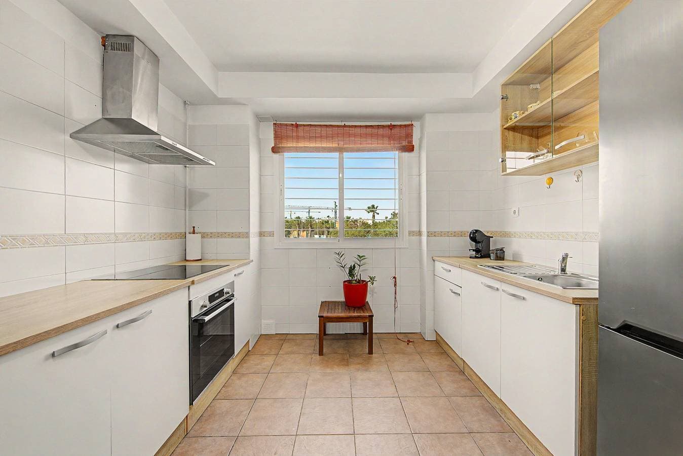 Foto 8 von 32: Apartment „Ático Vacacional“ mit Gemeinschaftspool, Balkon und Klimaanlage