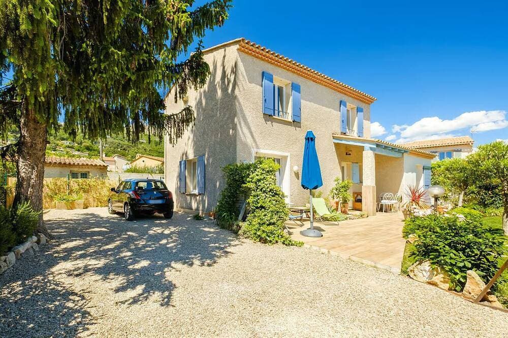 Das Haus mit blauen Fensterläden, charmante Villa mit Garten 1