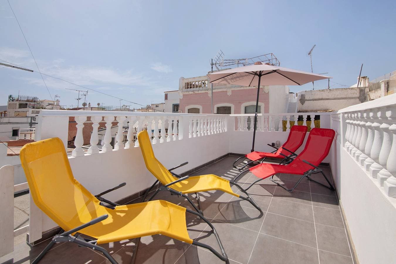 Foto 2 von 25: Ferienwohnung 'Olhão Lodge - Al Berta' mit Privatterrasse, Wi-Fi und Klimaanlage