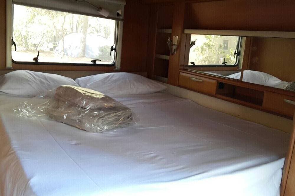 Foto 3 von 12: Charmanter voll ausgestatteter Wohnwagen in Porto Vecchio am Meer