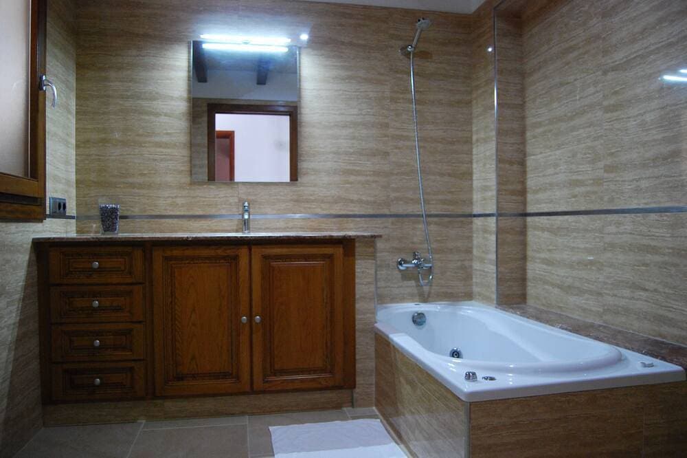 Foto 12 von 29: Komplett renovierte Villa mit privatem Pool, Solarium und Grill