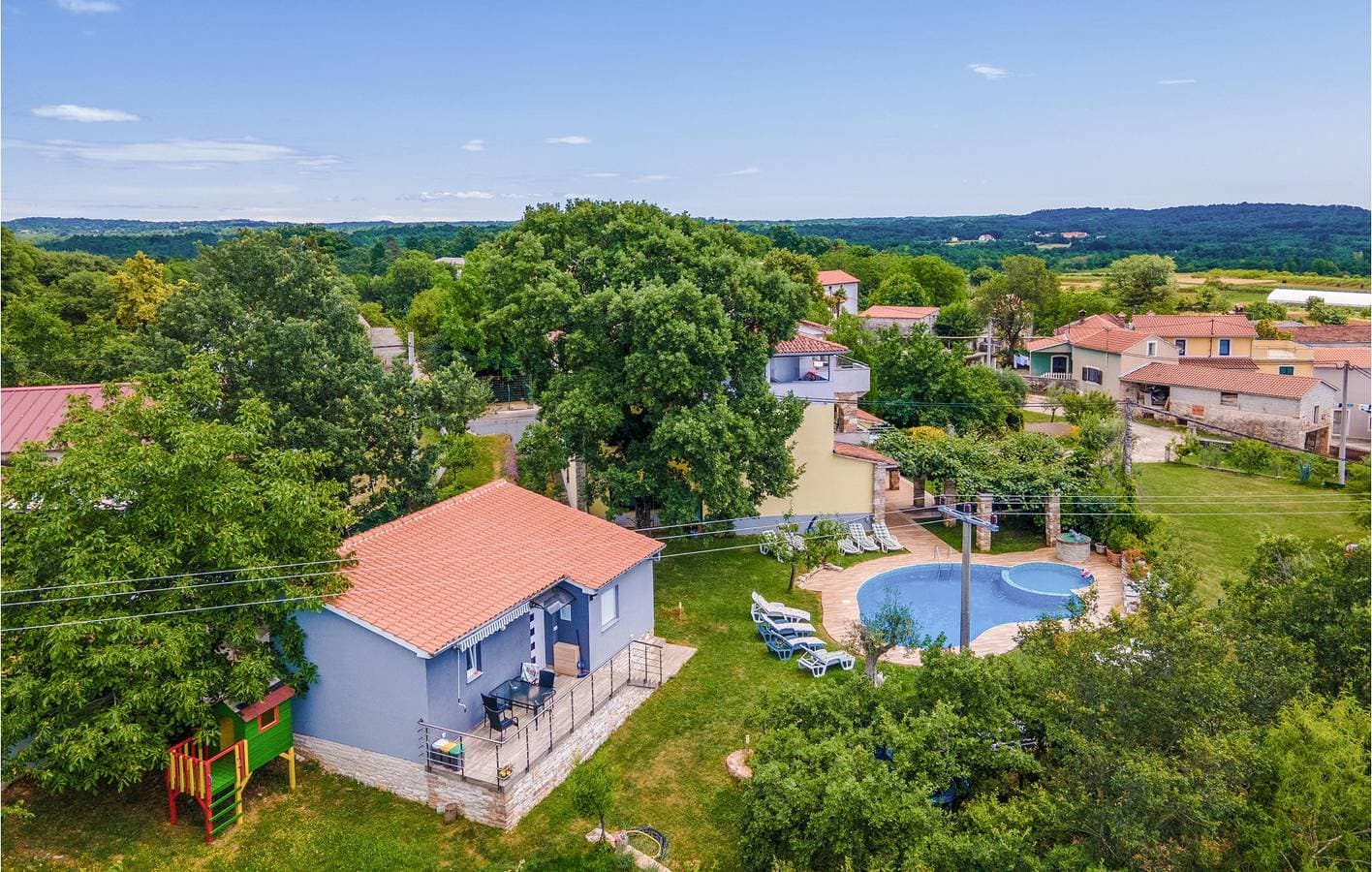 Foto 3 von 35: Gemütliche Unterkunft, 2 km von Tinjan entfernt: WLAN, Pool, Terrasse und Parkplätze!