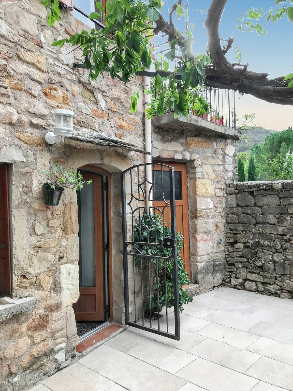 Foto 6 von 24: Gemütliches Haus in Saint-Privat, 80 m² mit Innenhof.