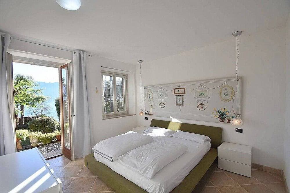 Foto 4 von 30: Villa Alborella: A bright four-story villa situated on a promontory facing the lake, with Free Wi-Fi.
