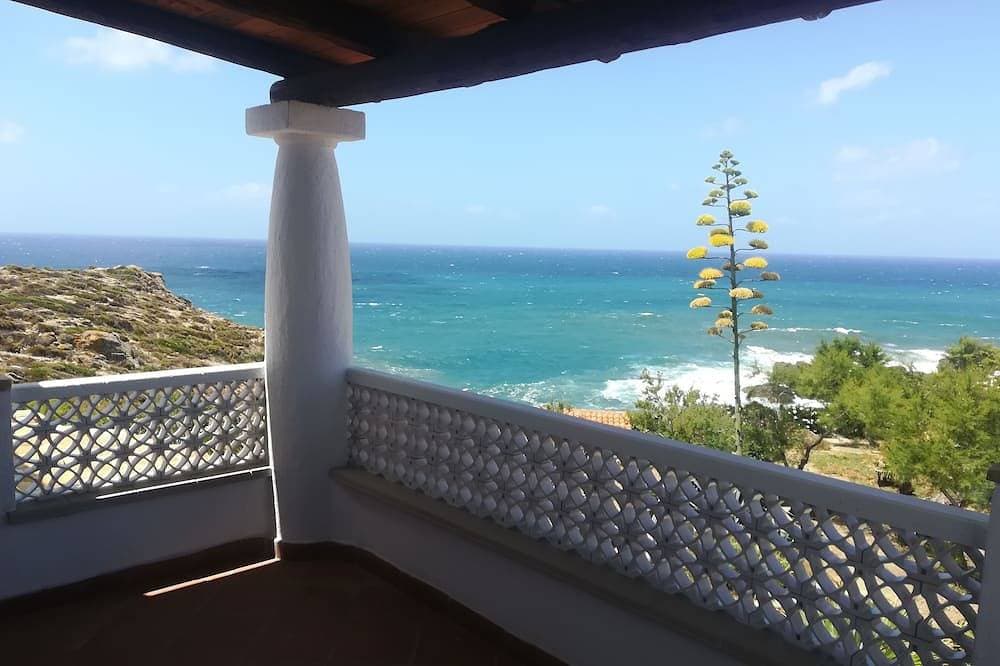 Sardinia, Torre Dei Corsari: Panoramic apartment in villa 1