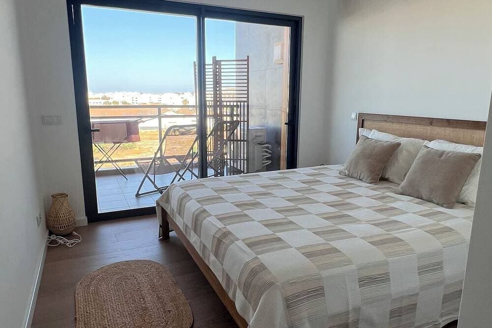 Foto 4 von 28: Charming Olhão Flat by Marina & Markets. Fast Wi-Fi, Ideal for Remote Workers!