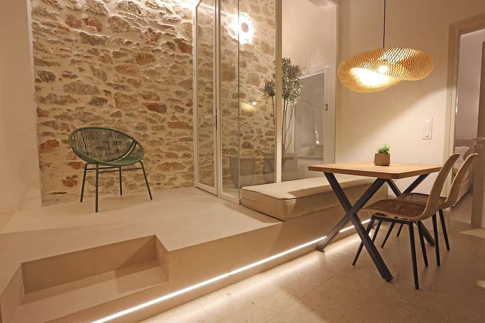 Siroa Atrium | Stone & Light 1