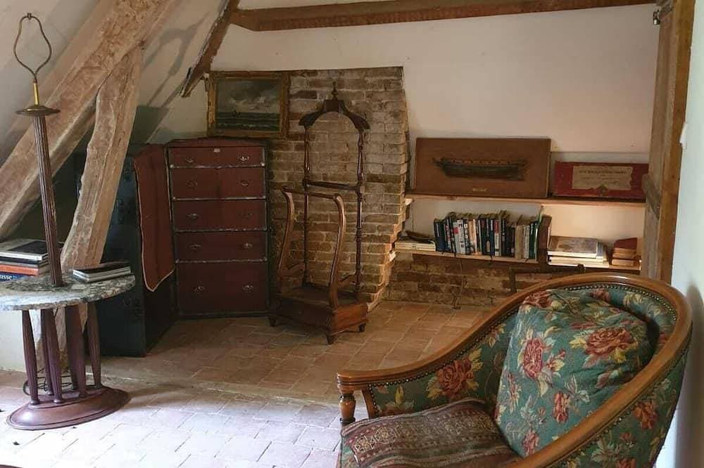 Guest room in the manor house 1