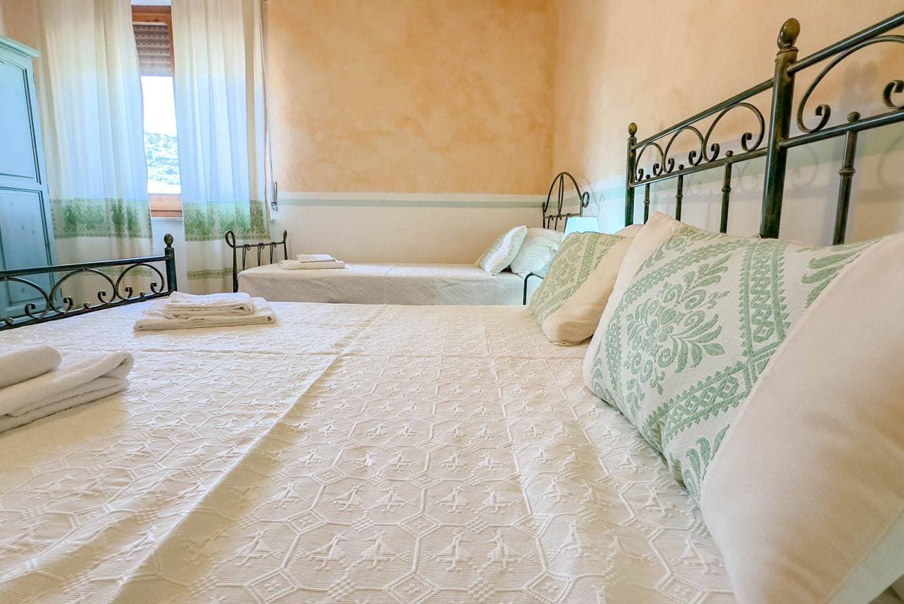 Foto 4 von 12: Su Recreu 'E Mare 204- Dreibettzimmer