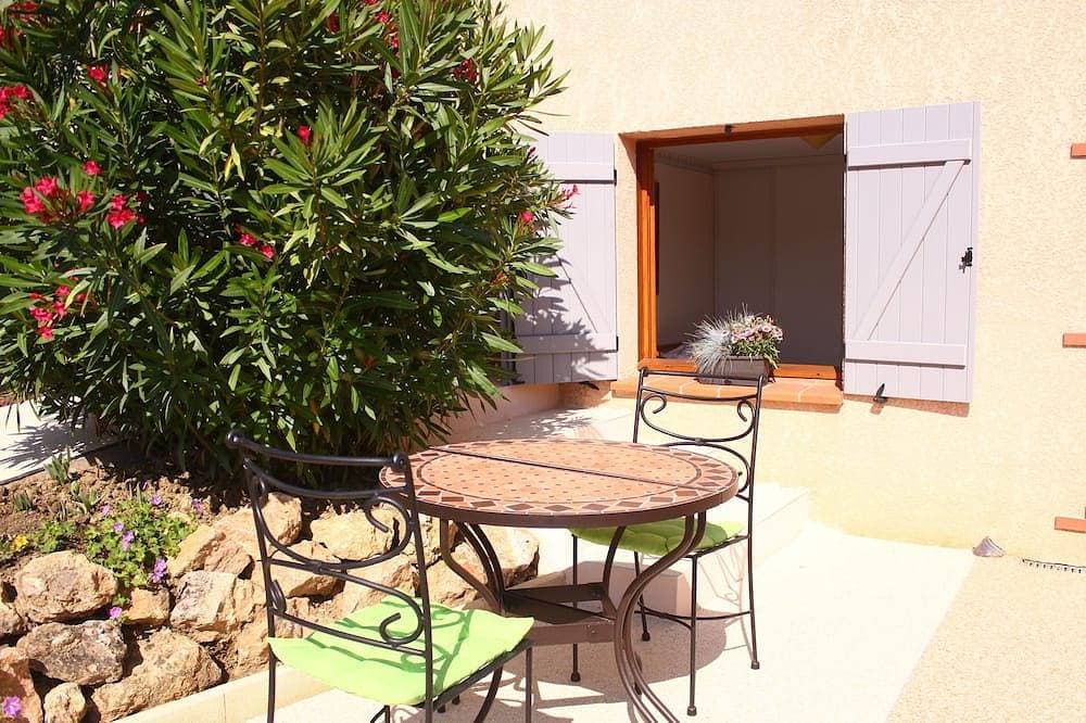Foto 6 von 8: Schlafzimmer mit Sd im Erdgeschoss einer Villa