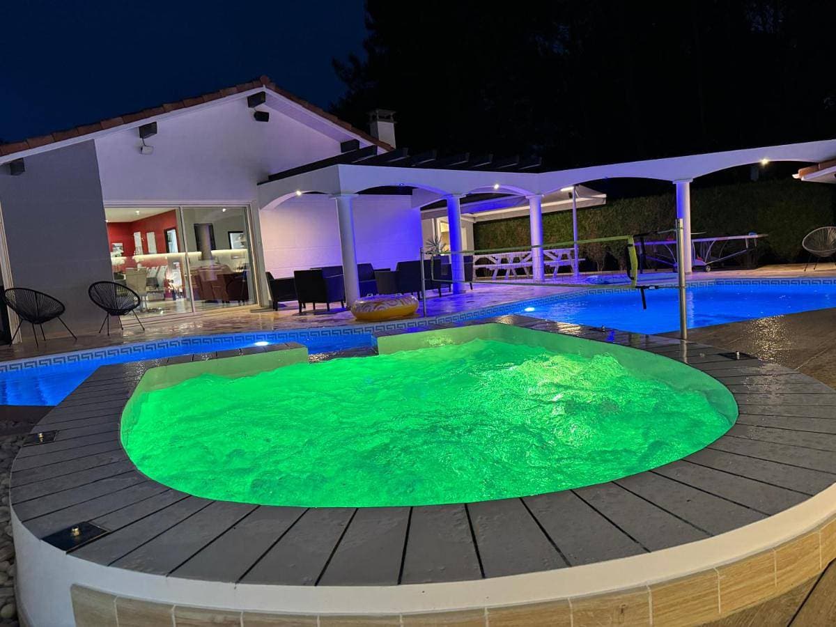 Foto 3 von 84: Villa with Private Pool