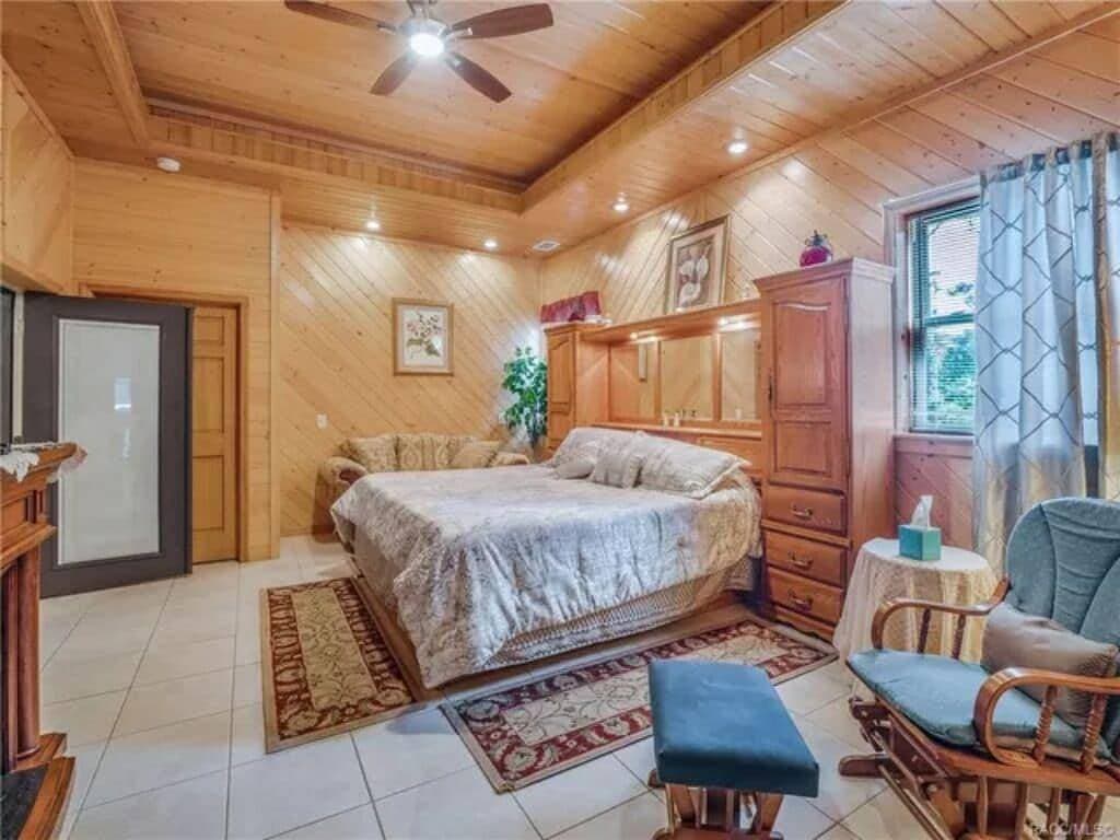 Foto 5 von 19: Entire 4 Suite Botique Hotel like home w/ Indoor Pool & Waterfalls