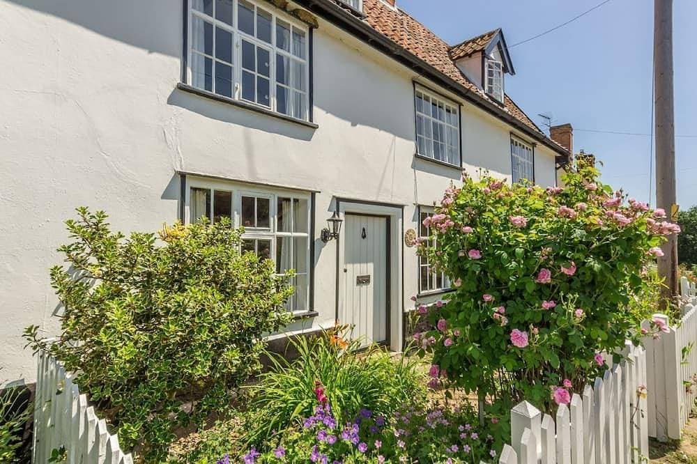 Das Holly Cottage ist ein denkmalgeschütztes Anwesen im Dorf Huntingfield. 1