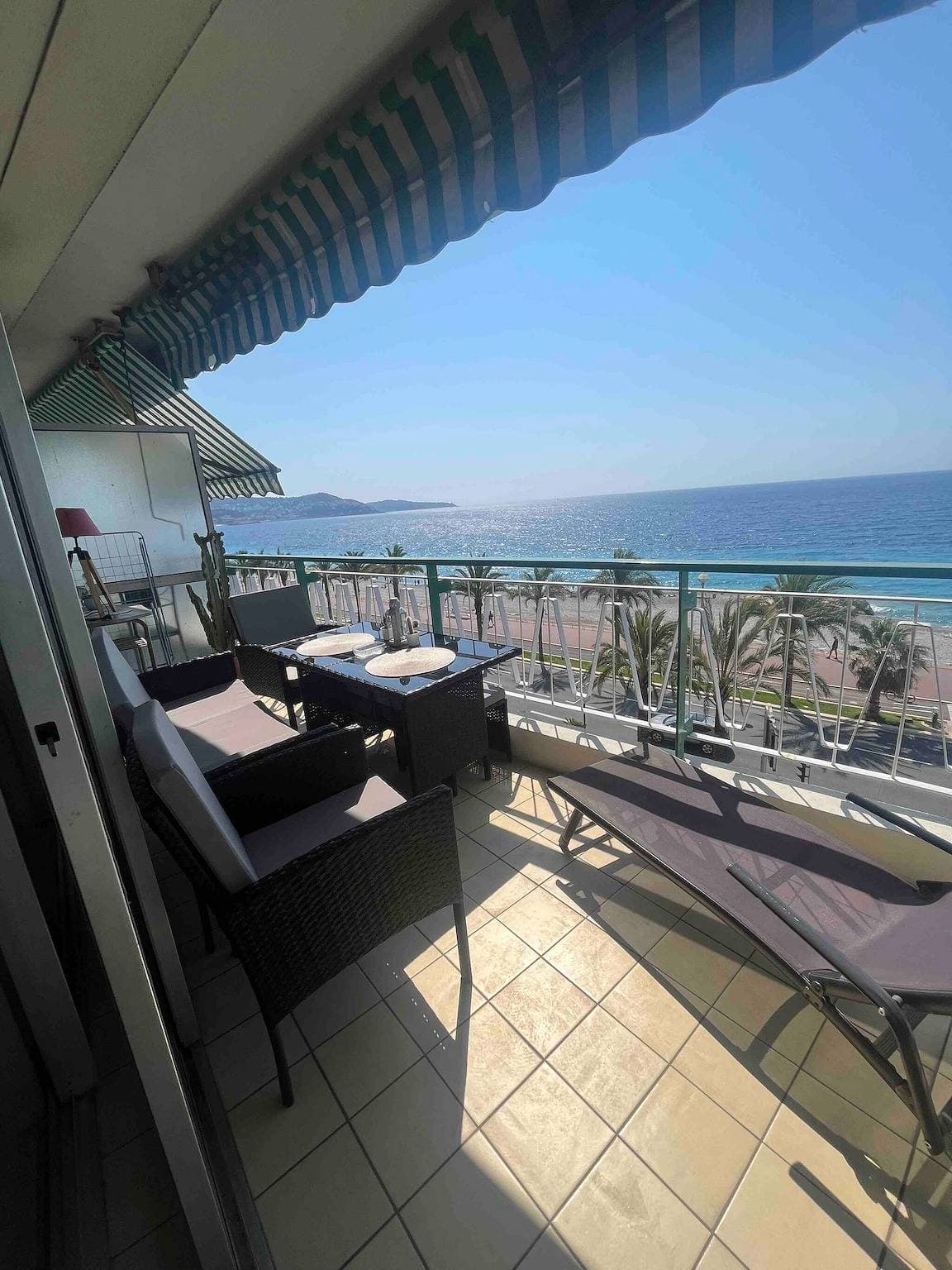 Foto 5 von 10: Charmantes Studio-Apartment mit Meerblick in Nizza, Frankreich