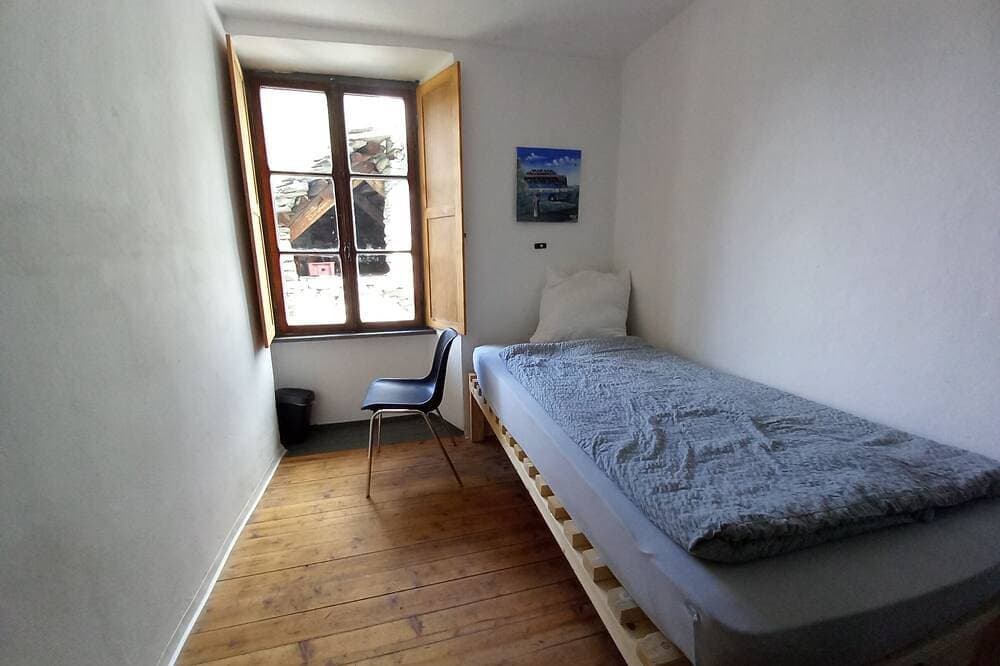 Foto 5 von 28: \"Casa Coerente\" Cavergno - ganzes Obergeschoss mit Zimmer #1-4
