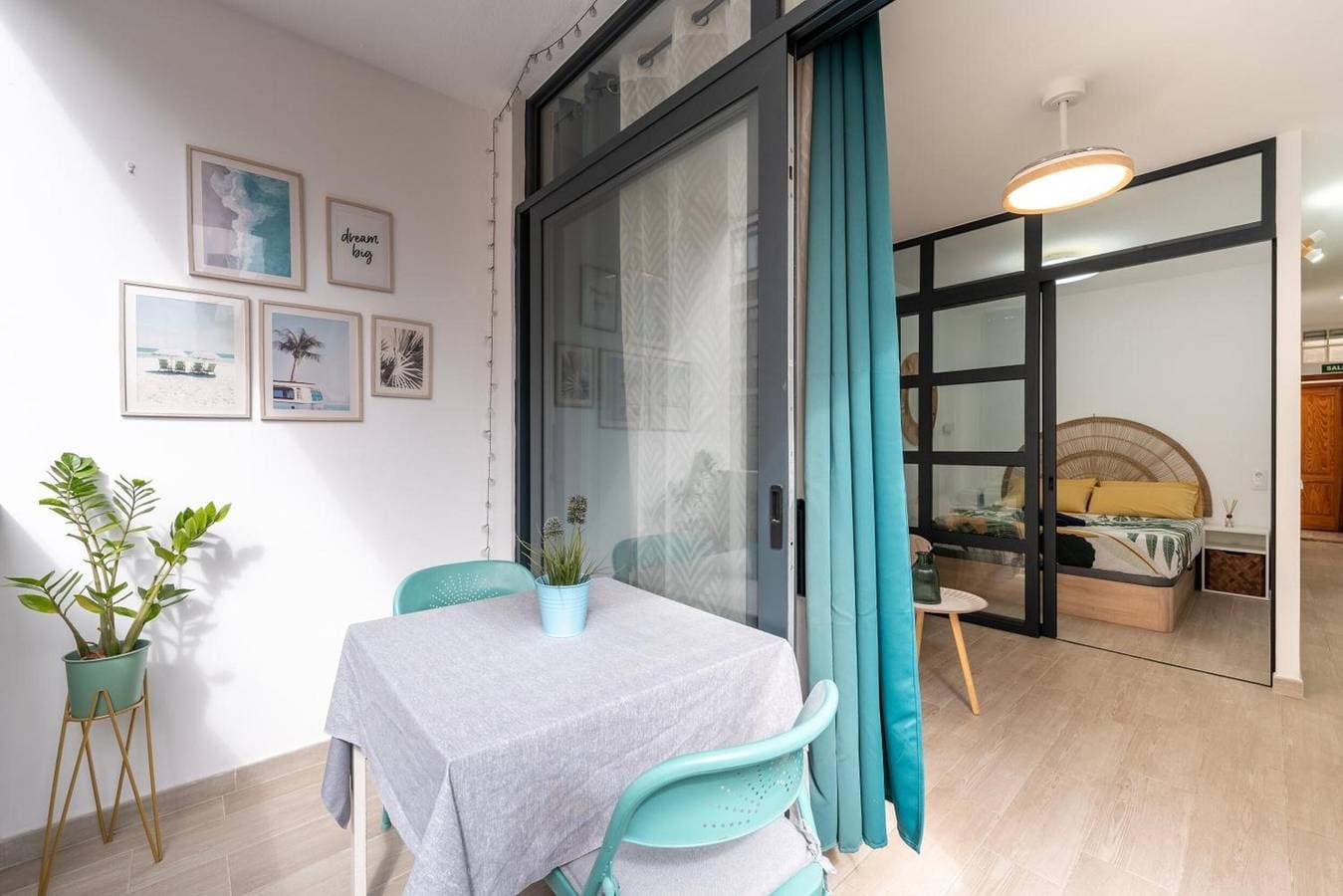 Foto 7 von 16: Ferienwohnung 'Casita Palmera Las Canteras' mit Meerblick, Balkon und WLAN