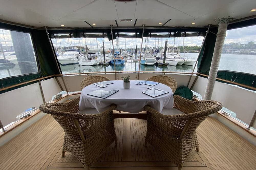Foto 10 von 16: Classic Yacht Nadine with Hot Tub, Poole Harbour Bay