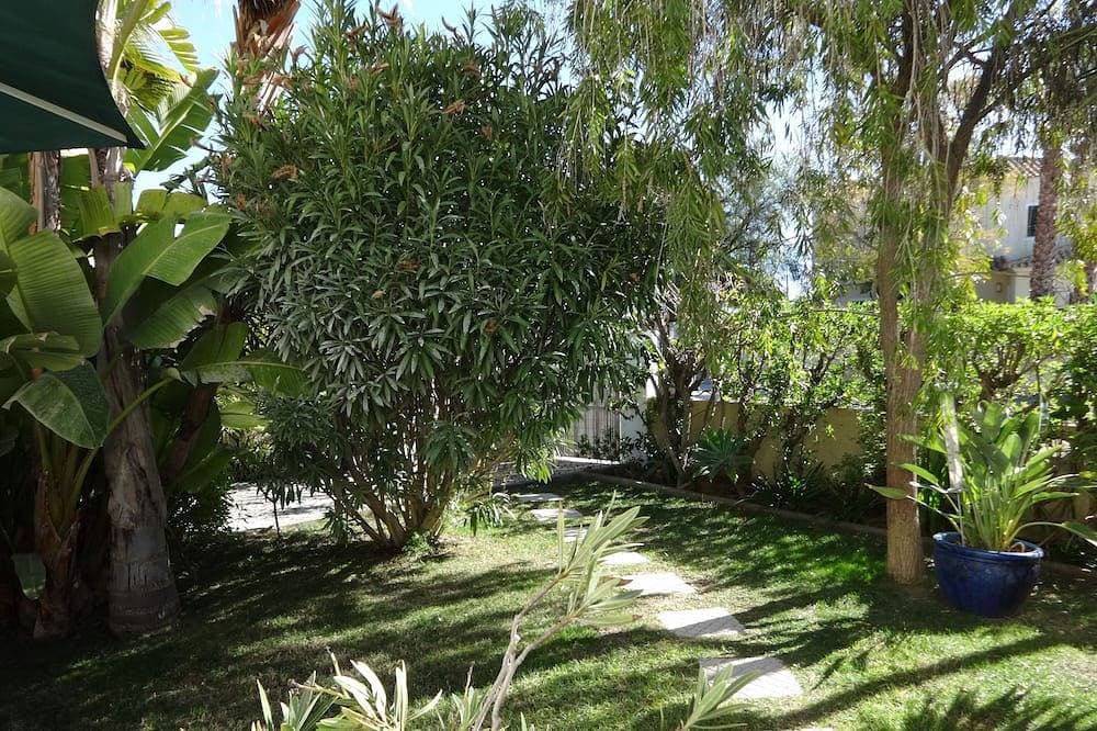 Foto 9 von 18: Cozy studio in the garden with terrace