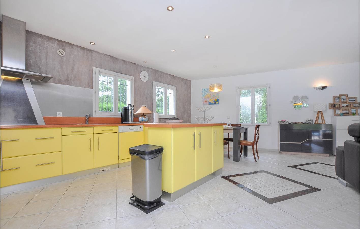 Foto 13 von 22: Charmante 130qm Wohnung: Parkplatz, Pool, Terrasse, Internet