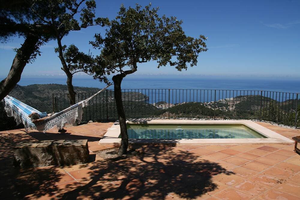 Typisch renoviertes Steinhaus mit unschlagbarer Aussicht. Wifi Pool 1