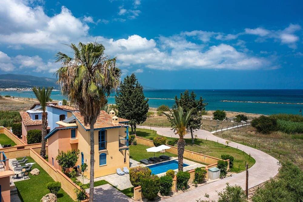 Strandvilla in erster Meereslinie mit privatem Pool. 1