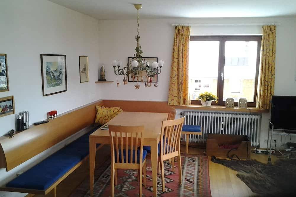 Foto 12 von 17: Elegante, vollständig eingerichtete Wohnung mit Balkon - Ski out/Ski in