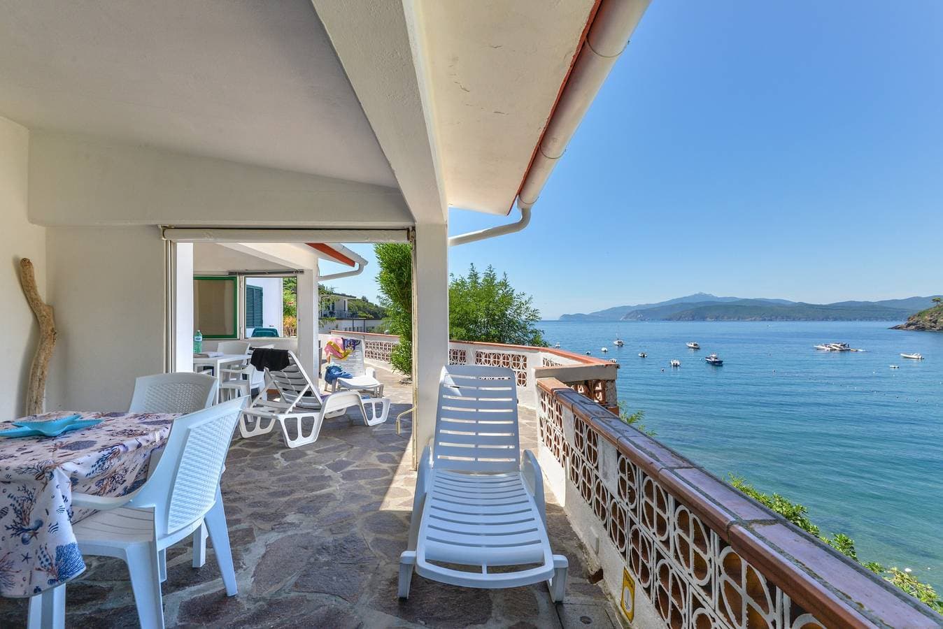 Foto 3 von 25: Ferienwohnung 'Villa Oda - Monolocale Sul Mare' mit Meerblick, WLAN und Klimaanlage