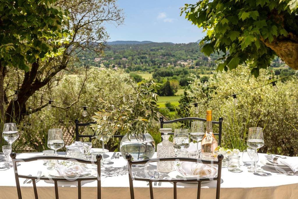 Foto 4 von 58: Wunderschöne authentische Villa mit Olivenhain und Pool in der Provence