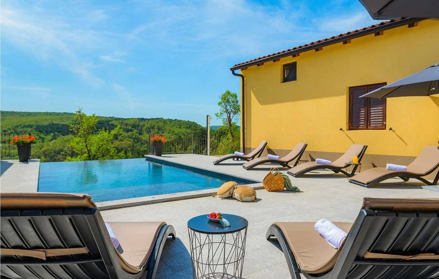 Foto 8 von 45: Geräumige 2-Zimmer-Wohnung mit Pool und Terrasse, 2,5 km vom Zentrum von Roč entfernt