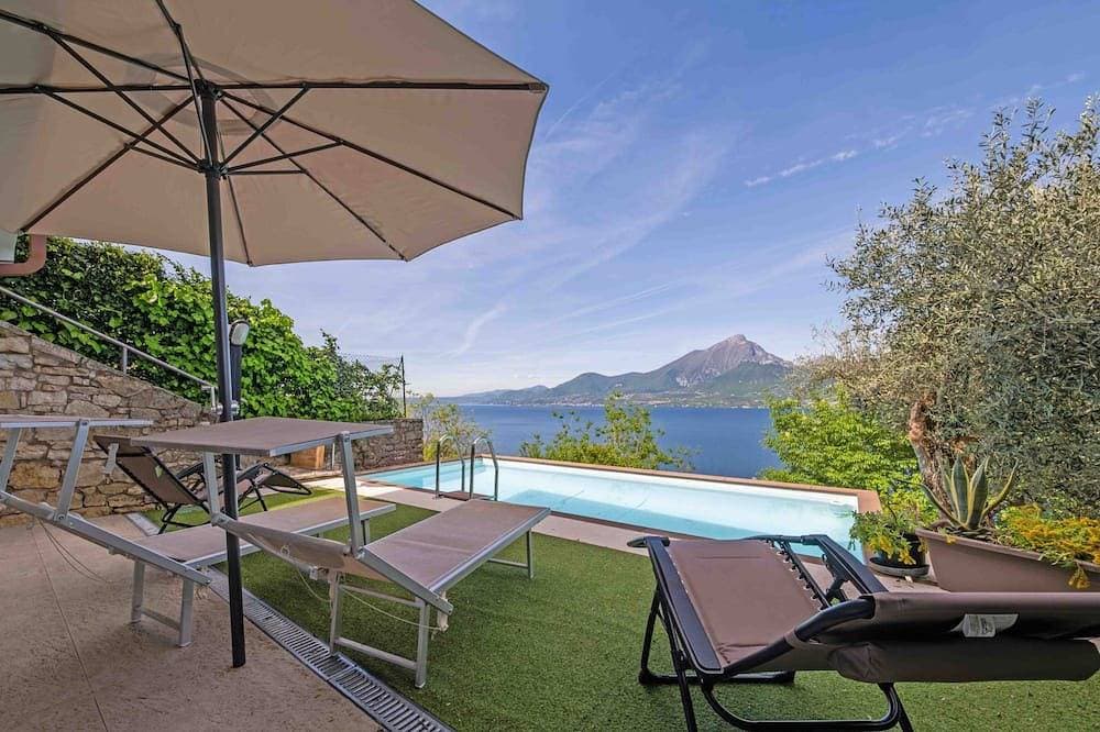 Privater Pool und herrlicher Seeblick 1