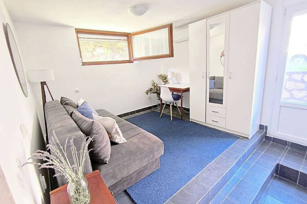Foto 4 von 23: Quiet Garden Studio w/ Private Entrance & Parking